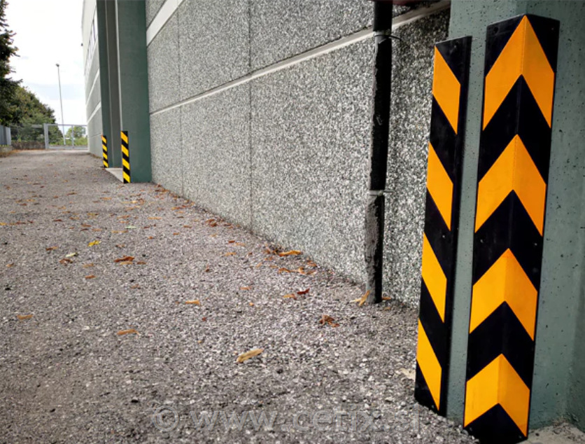 Gumijasta zaščita za kote